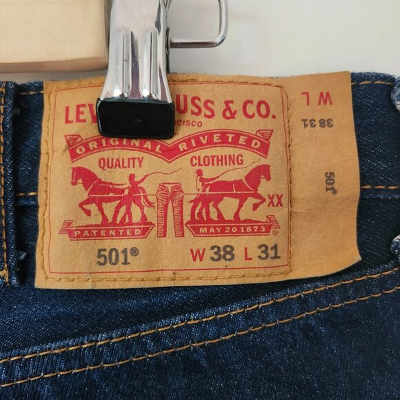 Levi's Men's 501 Button Fly Straight Leg Like New Jeans 38 X 31 Dark Blue Denim - Picture 3 of 5